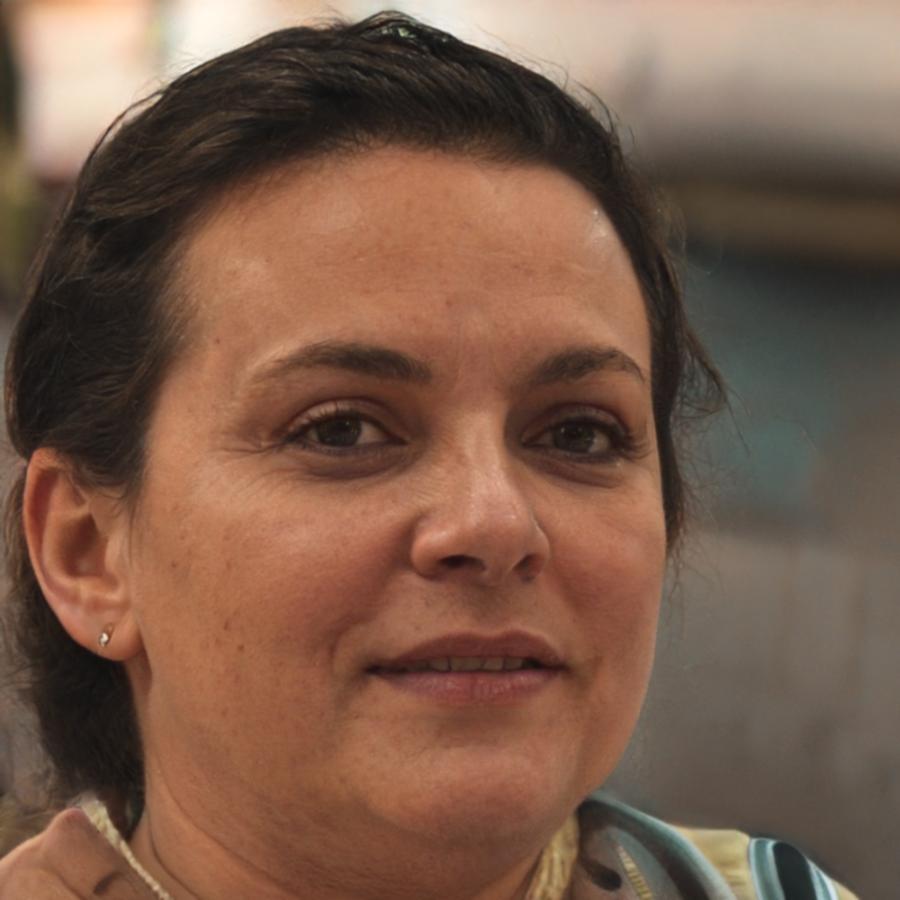 Dr. Sarah Weber, Finanzanalystin